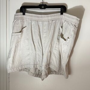 Old Navy Women's Tan Cargo Shorts